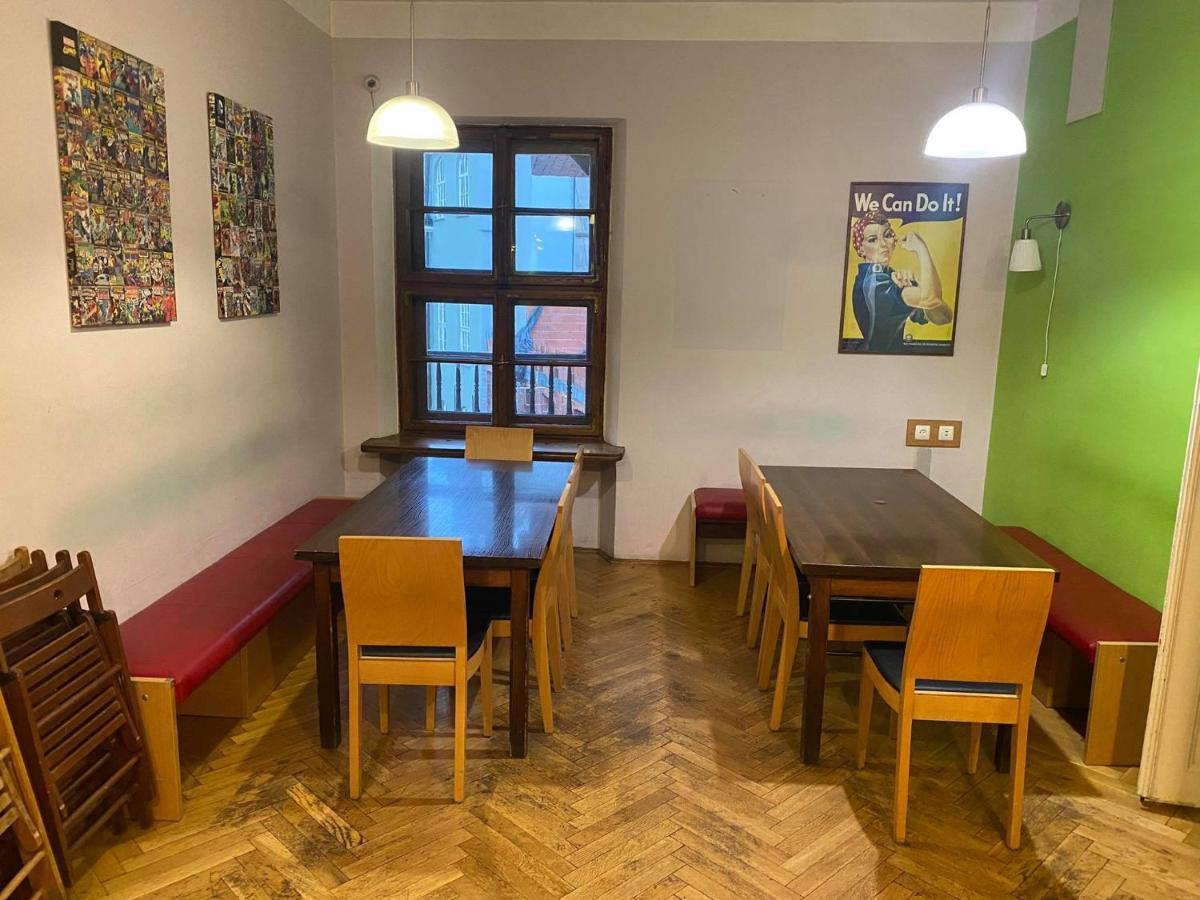 50 People Apartment Krakau Buitenkant foto